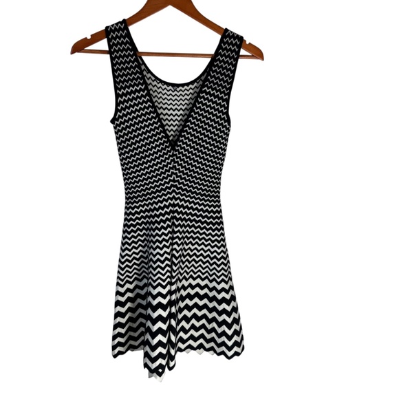 GiG Black/White Gradient Zig Zag Fit Flare Dress Sz XS - Picture 2 of 4